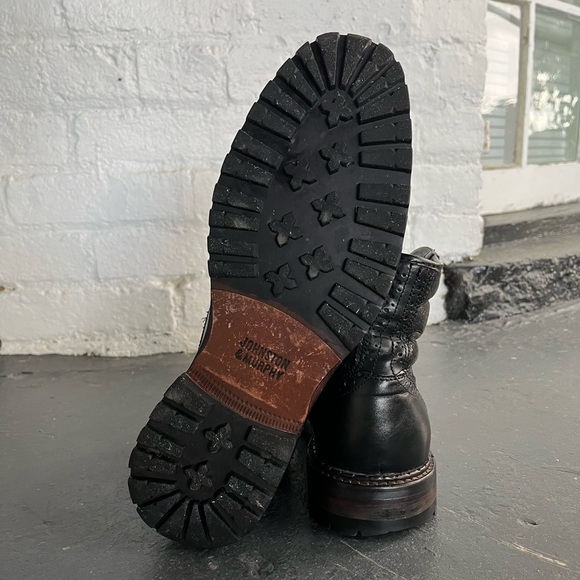 Johnston & Murphy Jennings Boot, black wingtip, shearling lined, lug sole 8M - Picture 4 of 7